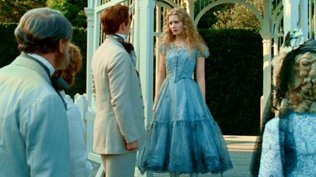 The replica of the blue dress of Alice Kingsleigh (Mia Wasikowska) in Alice in wonderland