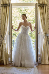 Strapless Sweetheart Tulle Ball Gown Wedding Dress