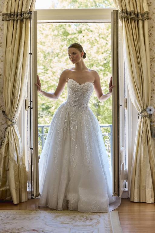 Strapless Sweetheart Tulle Ball Gown Wedding Dress